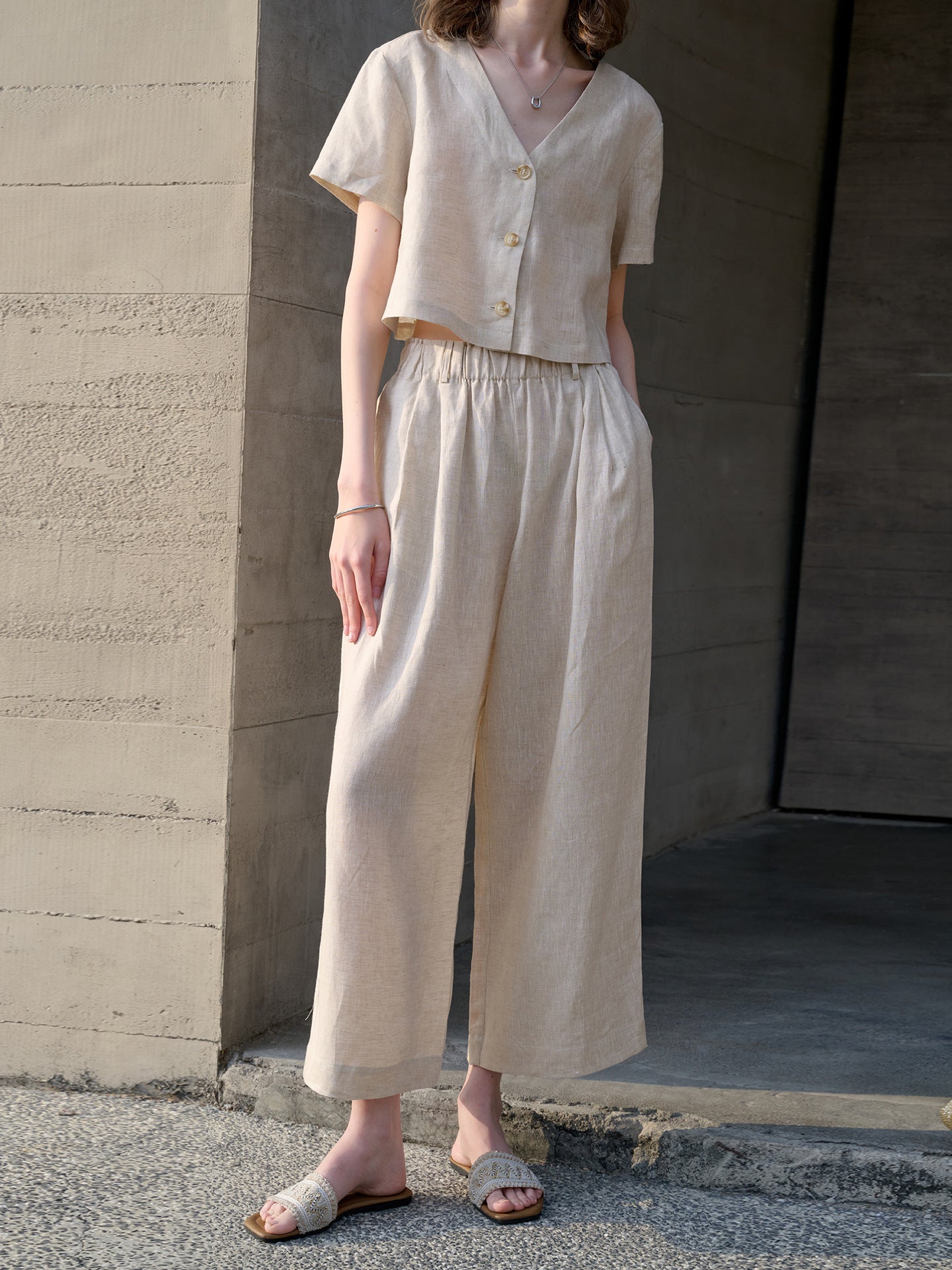 Linen short-sleeved cool V-neck shirt