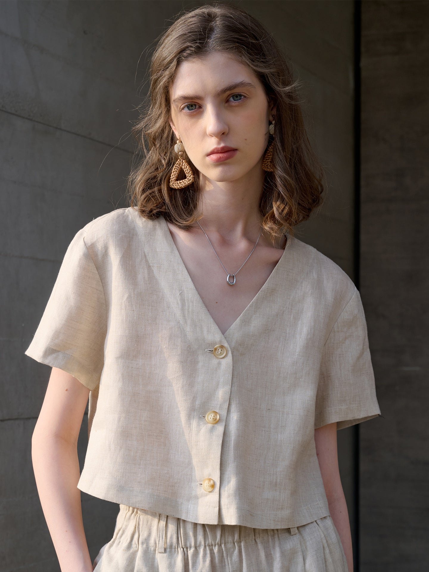Linen short-sleeved cool V-neck shirt