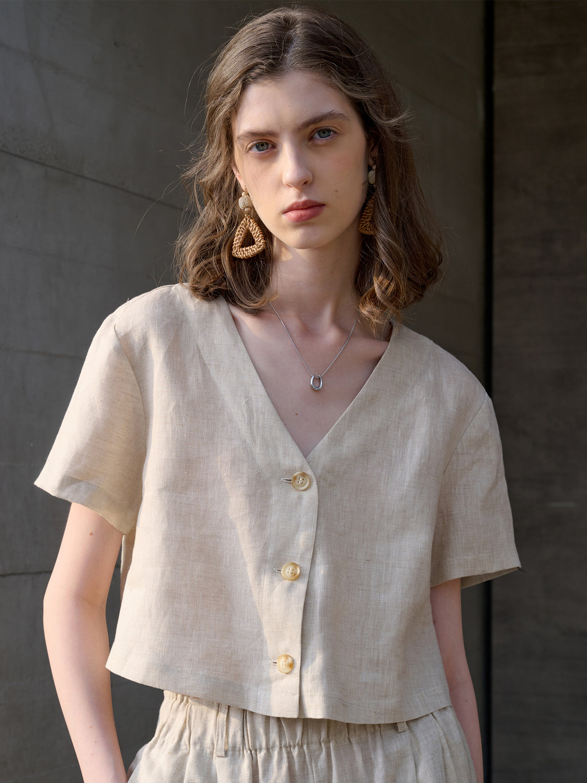 Linen short-sleeved cool V-neck shirt