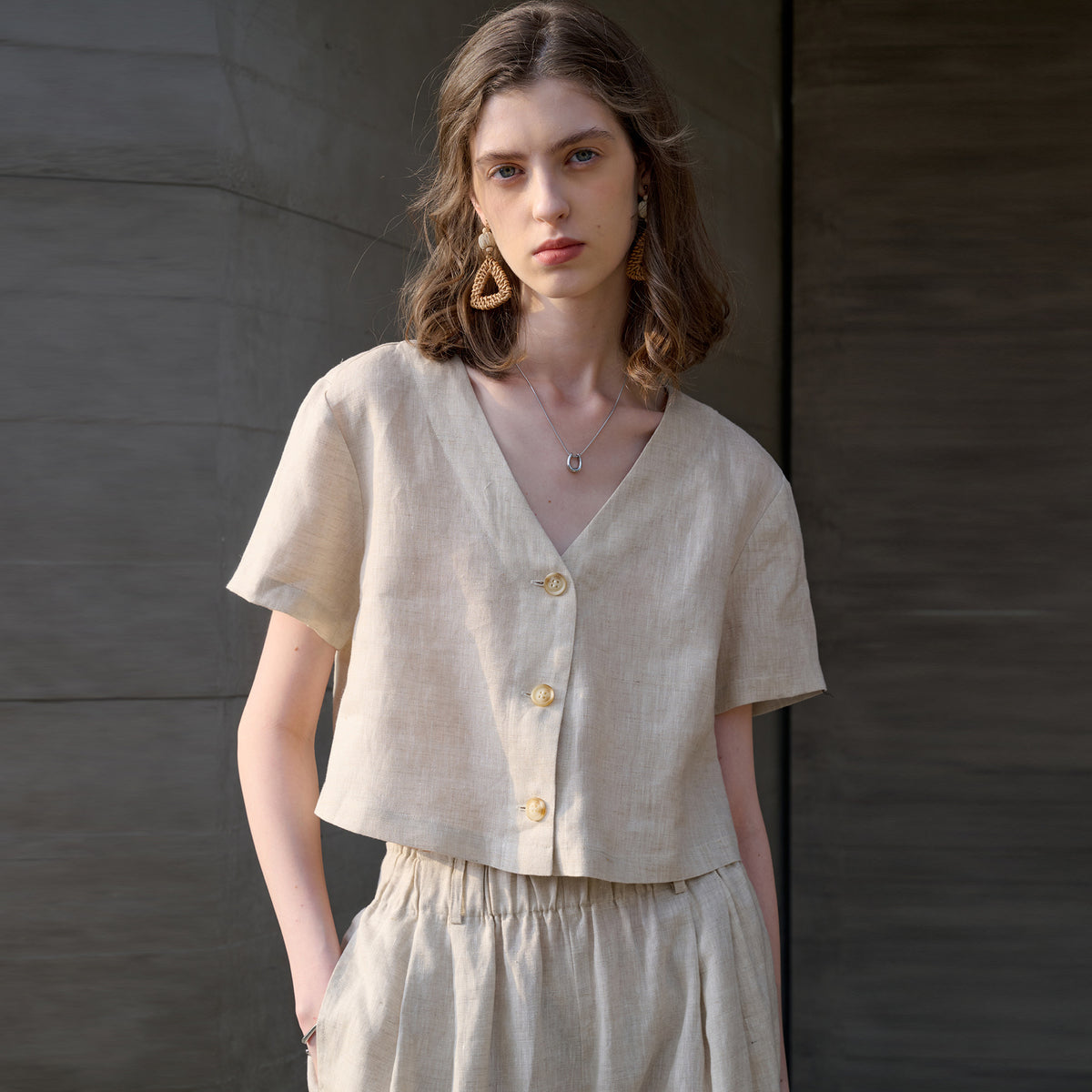 Linen short-sleeved cool V-neck shirt